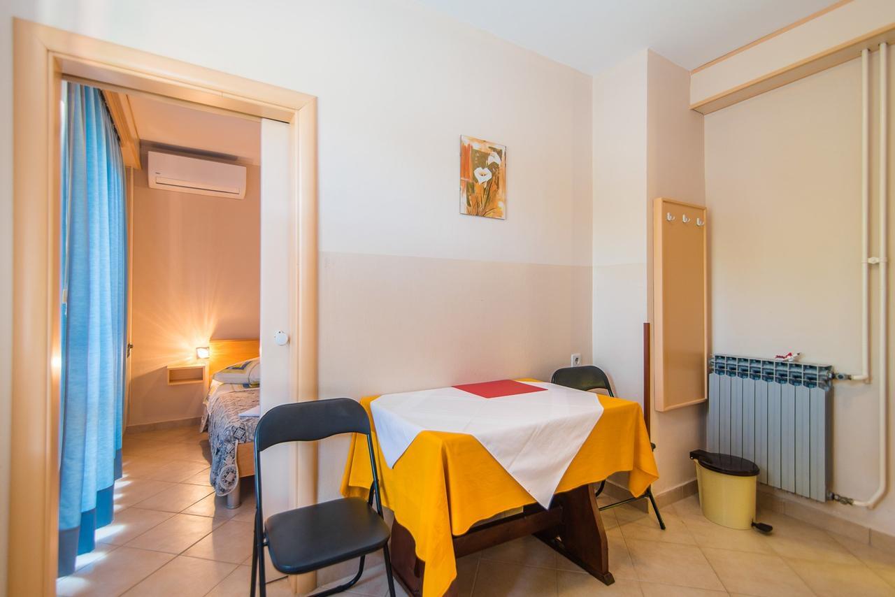 Apartment Vilma Funtana Eksteriør billede