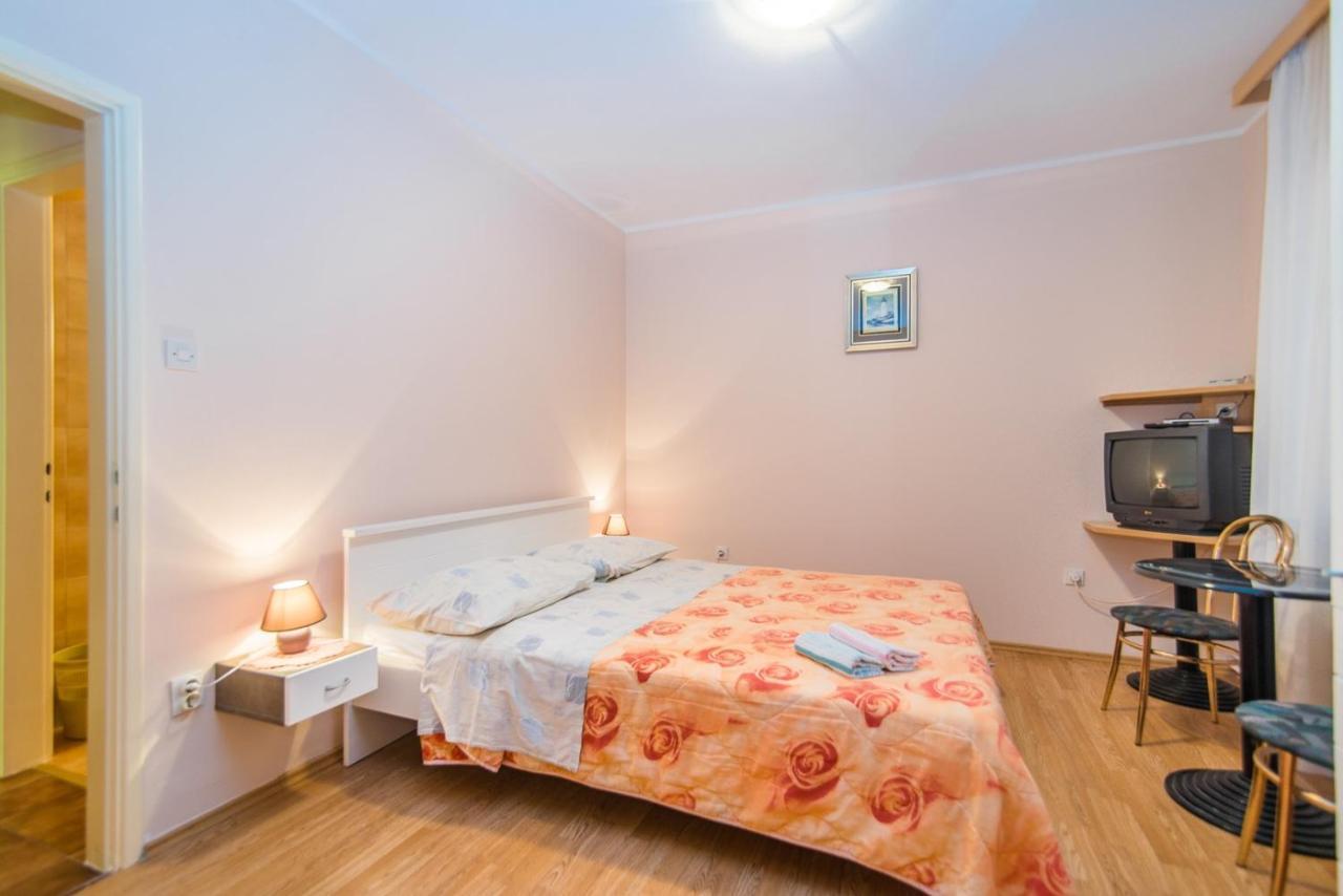 Apartment Vilma Funtana Eksteriør billede